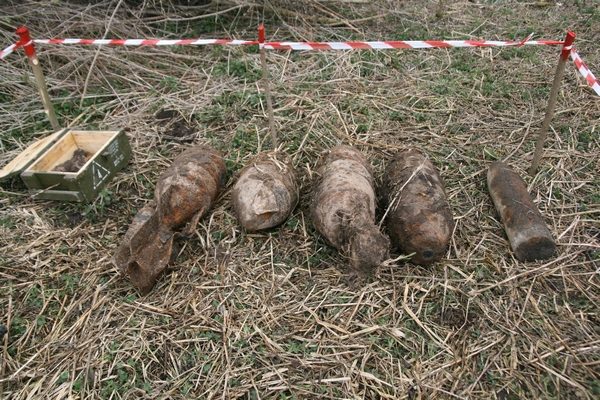 На Прикарпатті у підвалі сільради знайшли шість вибухових предметів з часів Другої світової