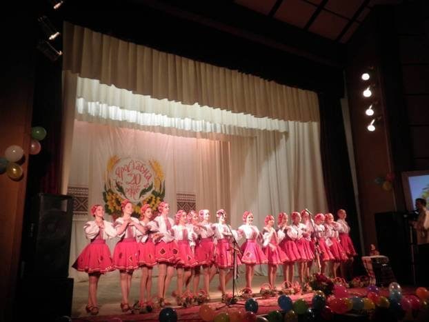Голова Галицької РДА замилувався дитячими танцями (ФОТО)