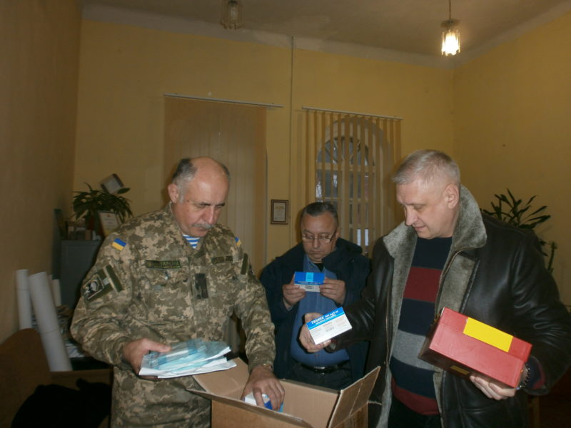 Українці з Італії через прикарпатців передали допомогу в зону АТО (ФОТО)