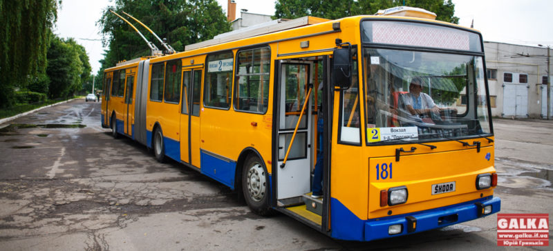 Новий тролейбус приступає до роботи у Франківську (ФОТО)