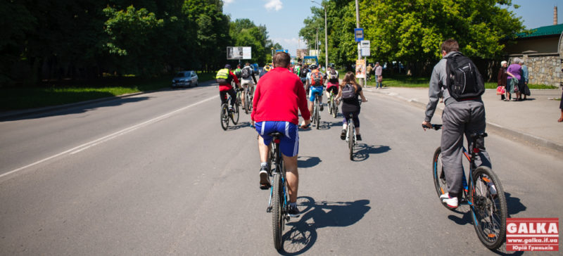На заздрість водіям та пішоходам: тисяча велосипедистів гуртом кружляла містом (ФОТО + ВІДЕО)