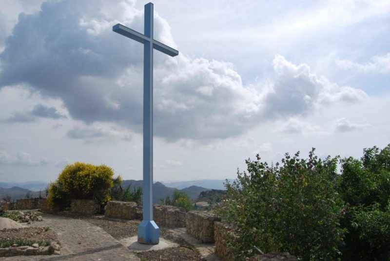 У семи районах Прикарпаття заборонили сектантські “хвалебні хрести”