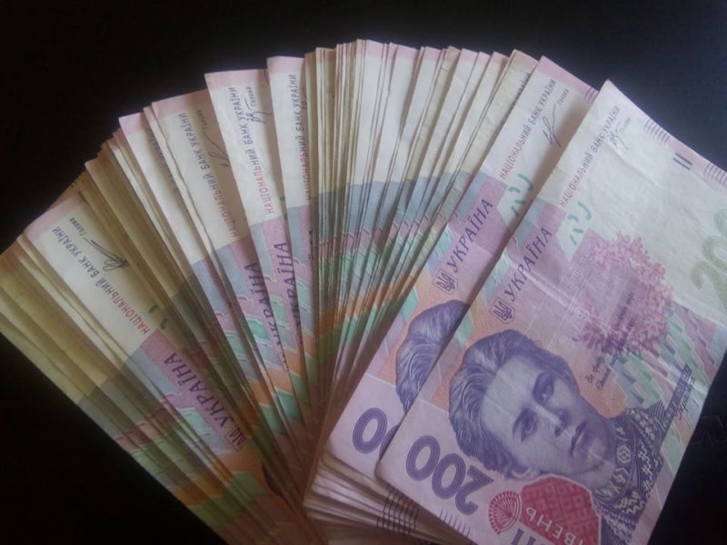 В Івано-Франківську пенсіонерка отримала допомогу фальшивими банкнотами (ВІДЕО)