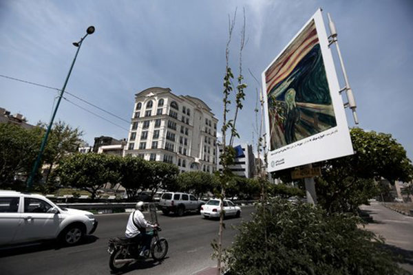 Рекламу на білбордах Тегерану замінили творами мистецтва Моне, Рембрандта, Пікассо (ФОТО)