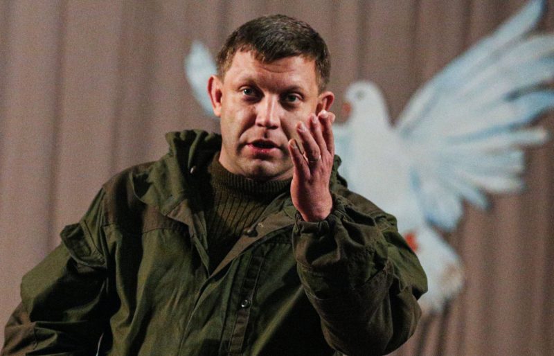 Захарченко на милицях заспокоював людей, які мітингували проти війни в Донецьку (ВІДЕО)