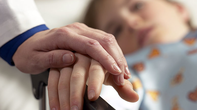 На Коломийщині батьки нагодували трирічну дитину супом з опеньків – вона потрапила до лікарні