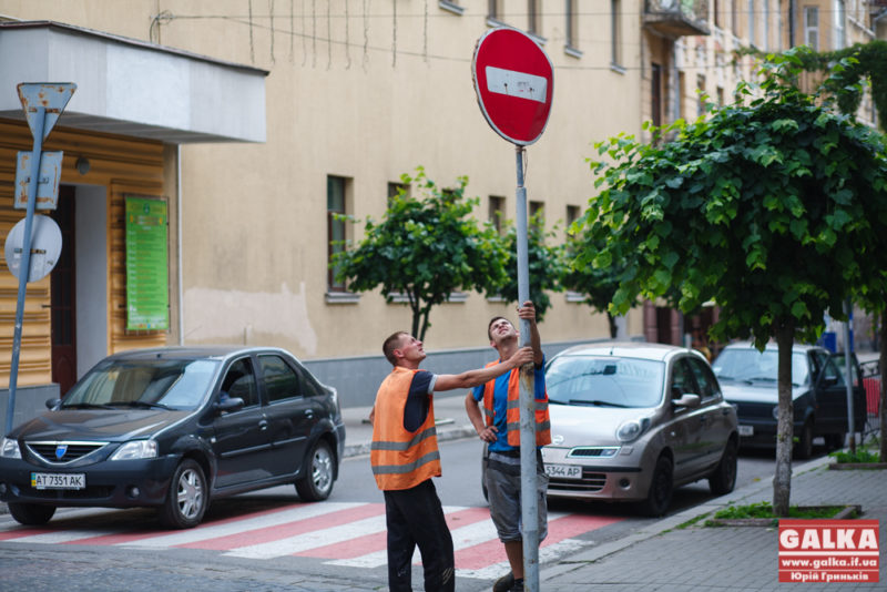 У Франківську встановлювали суперечливі дорожні знаки, щоб спеціально штрафувати водіїв