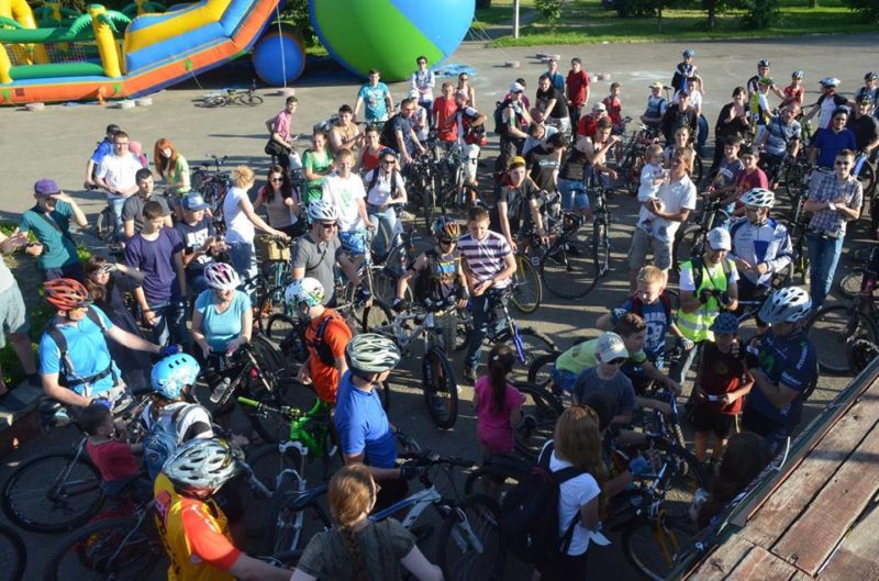 Сотня франківців відсвяткувала День довкілля велопробігом (ФОТО)