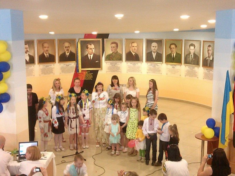В День захисту дітей дітвора бійців АТО та волонтерів провели концерт (ФОТО)