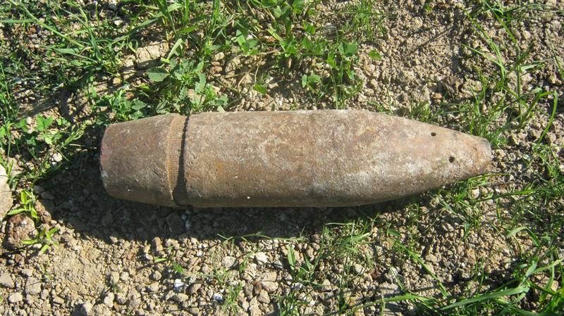 На Рогатинщині поблизу річки знайшли артилерійський снаряд