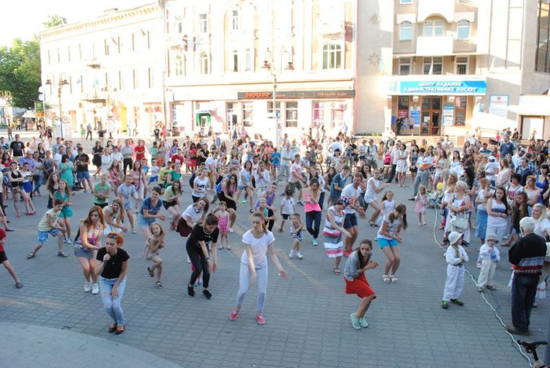 Сьогодні іванофранківці знову вивчатимуть “Танець міста” (ВІДЕО)
