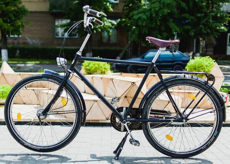Франківський активіст продає велосипед, щоб за виручені кошти розпочати проект з підвищення рівня безпеки на дорогах (ФОТО)