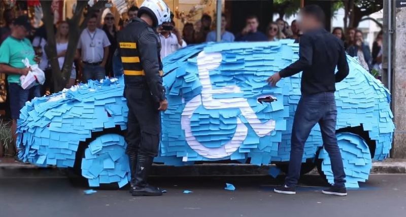 У Бразилії радикально покарали водія – хама , який припаркувався на місці для інвалідів (ВІДЕО)