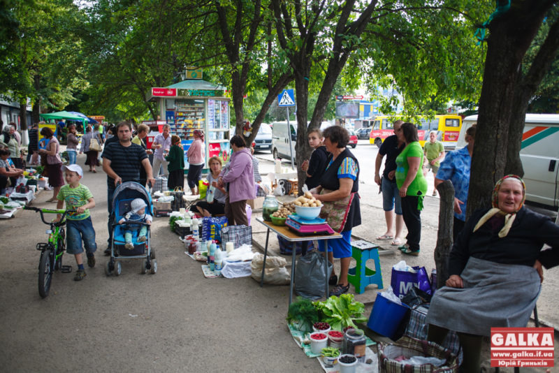 На вулиці Мазепи облаштують торгові ряди для стихійних торговців