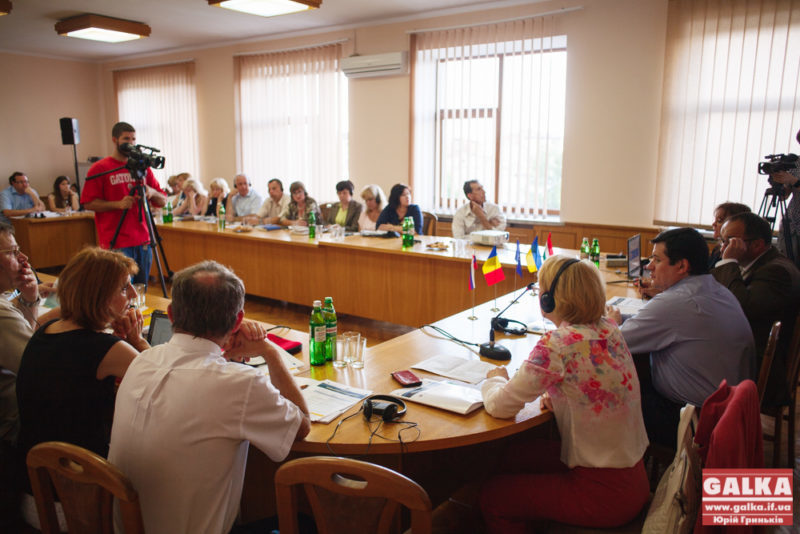 Словаки, румуни, угорці та українці у Франківську радяться, як працювати разом (ФОТО)