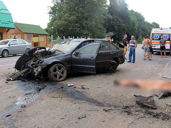 У ДТП під Франківськом загинули 40-річний водій та 20-річний пасажир (ФОТО)