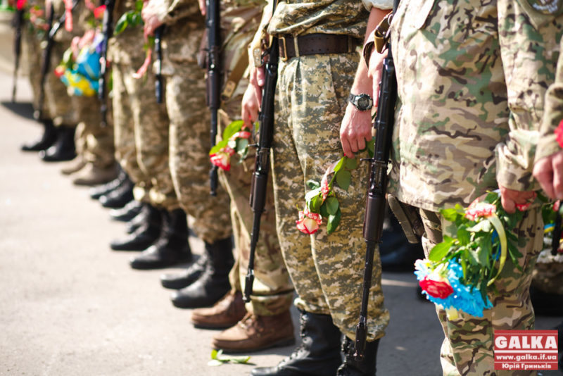 В українській армії звання молодшого лейтенанта змінять на хорунжого