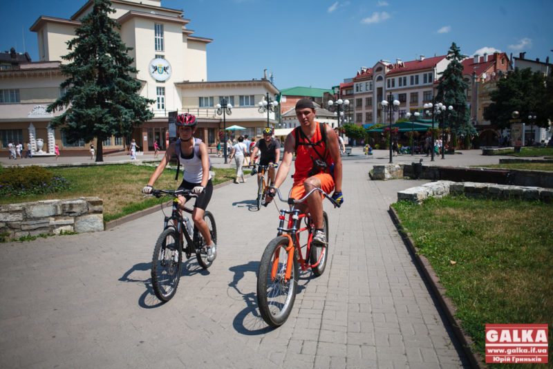 До Франківська прибули учасники АТО на велосипедах (ФОТО)