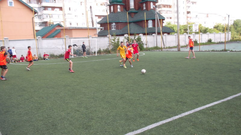 Дворові команди Каскаду й Позитрону зіграли у футбол (ФОТО)