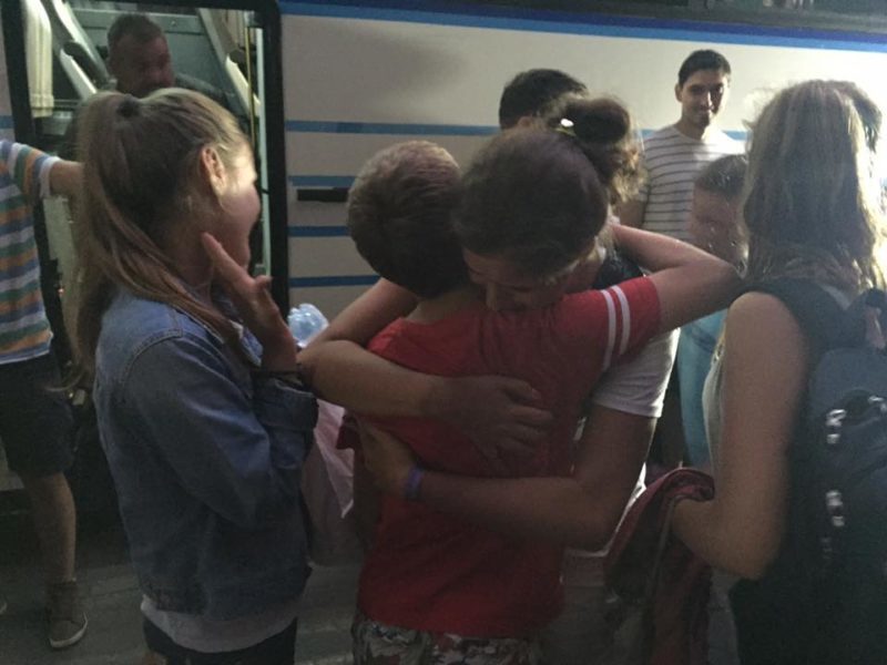 Діти бійців АТО повернулися до Франківська з відпочинку в Угорщині (ФОТО)