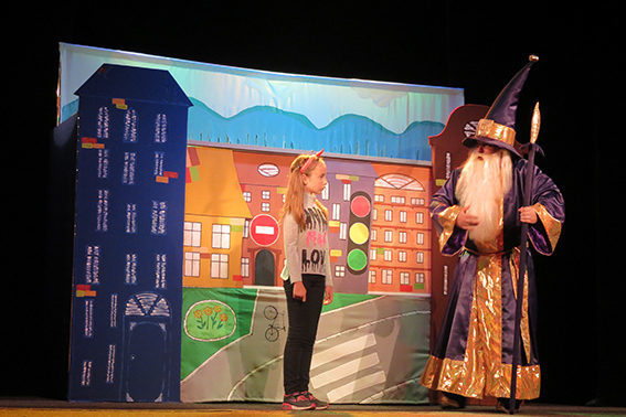 Франківський театр ляльок показав виставу про правила дорожнього руху (ФОТО)