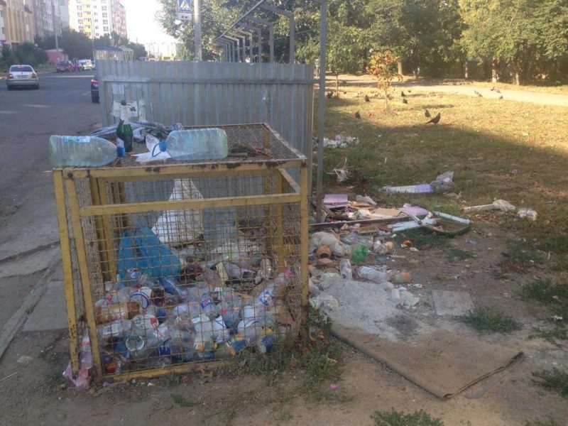 Перевізники сміття продовжують ігнорувати домовленості – місто потопає у відходах (ФОТОФАКТ)