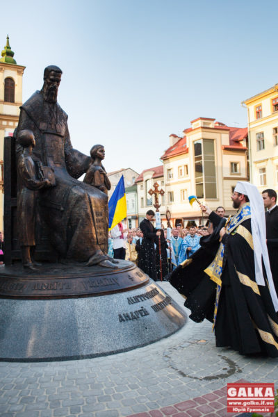 Франківці дочекалися відкриття пам’ятника Шептицькому (ФОТО)