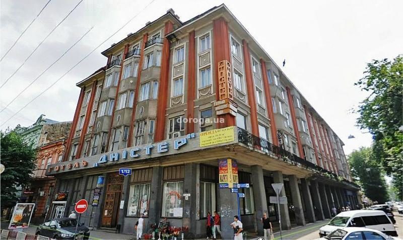 У центрі Франківська ремонтують готельний комплекс “Дністер”