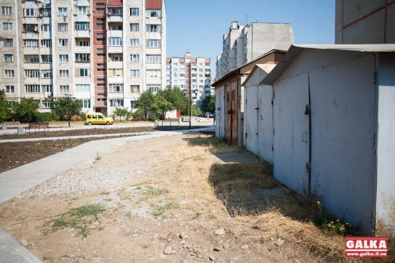 Мешканці Каскаду збирають підписи для демонтажу незаконно встановлених гаражів (ФОТО)