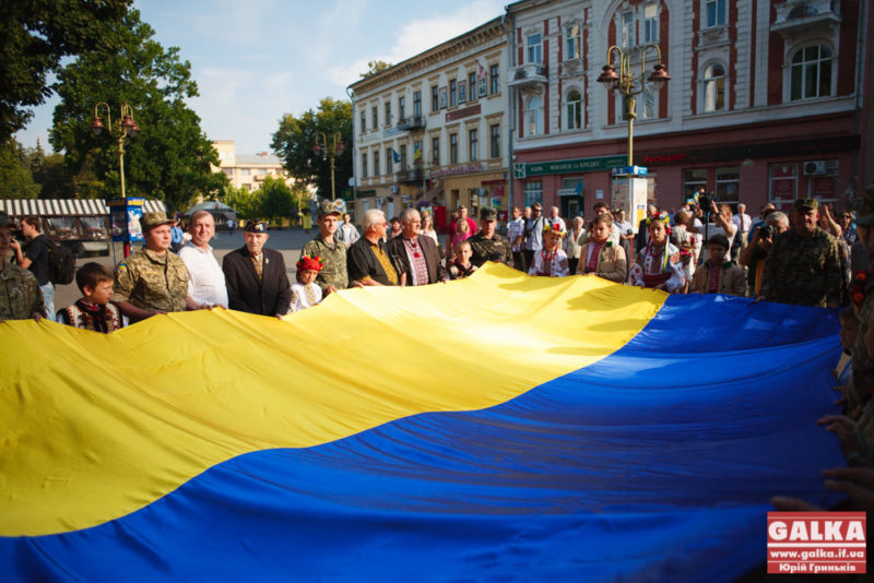 В перші хвилини Дня Незалежності на головній площі міста франківці заспівали Гімн України (ВІДЕО)