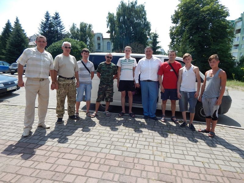 Вісім добровольців-будівельників з Богородчанщини вирушили в зону АТО (ФОТО)