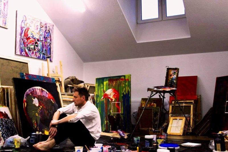 Художник продає картини у “Фейсбуці”, щоб зібрати кошти собі на операцію