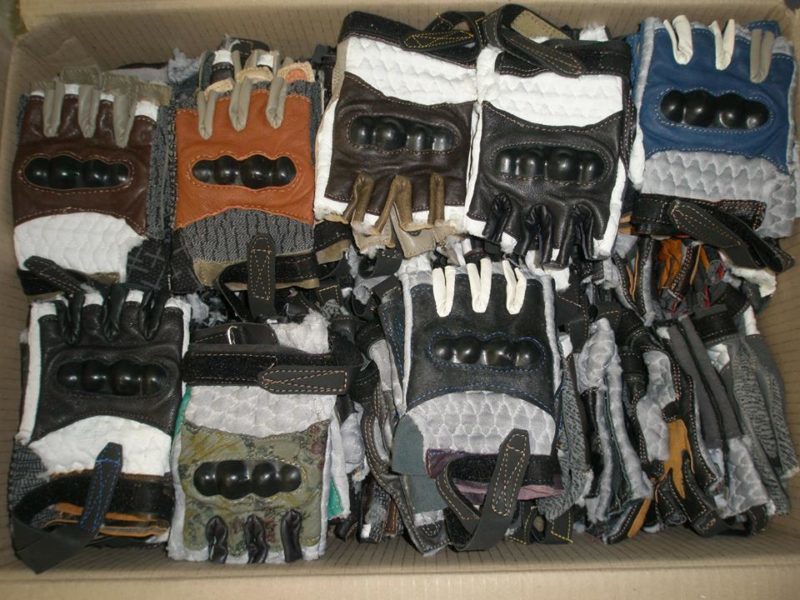 Франківські волонтери пошили 250 пар рукавиць бійцям АТО (ФОТО)