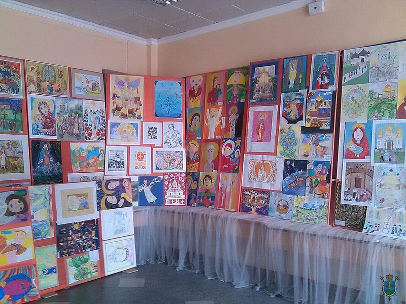 У Франківську влаштували виставку дитячих малюнків з нагоди Патріаршого Собору (ФОТО)