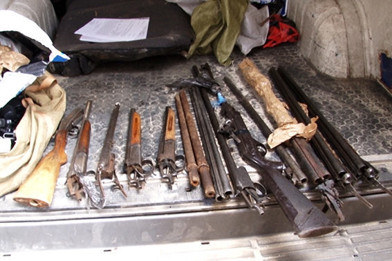 Прикарпатські СБУшники в зоні АТО виявили схрон зі зброєю в колишньому ковбасному цеху на Луганщині