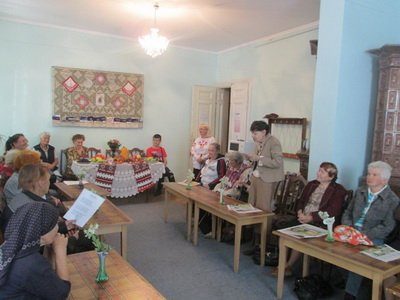У Франківську для людей похилого віку та інвалідів провели свято Осені та Урожаю