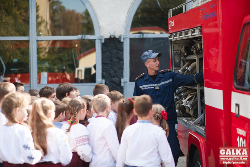 Пожежники Франківська запрошують дітей на веселе та пізнавальне свято