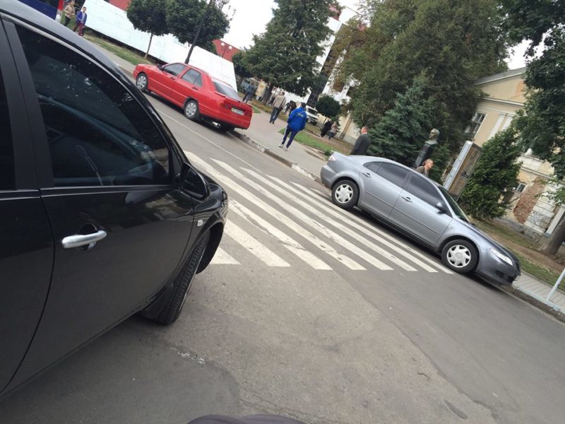Франківці скаржаться на авторагулів на оновленій вулиці Шпитальній (ФОТО)