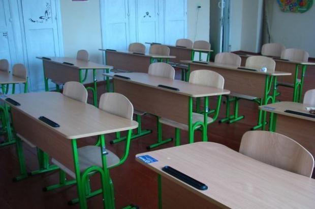 Два райони Прикарпаття отримають кошти на нові шкільні меблі
