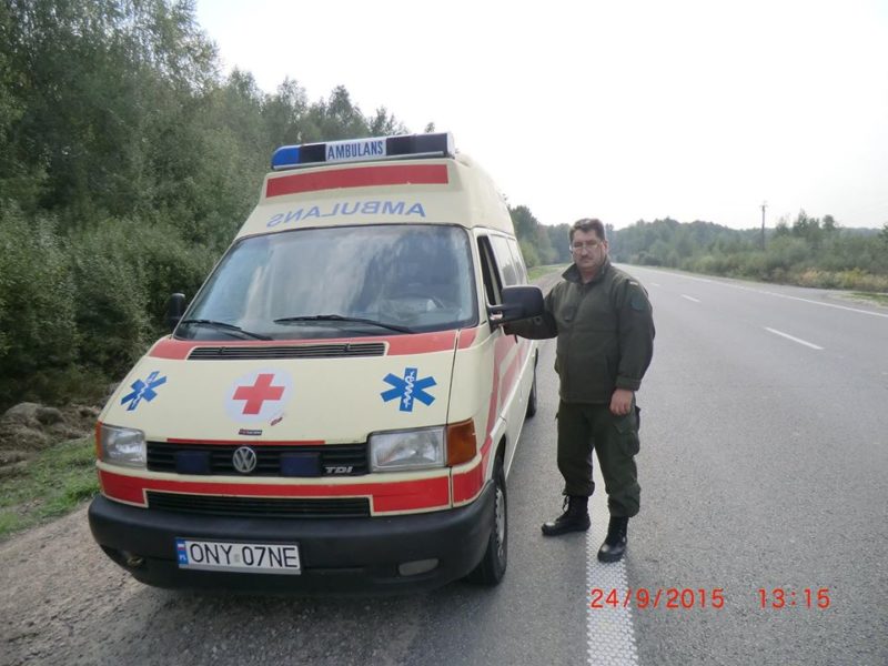 Волонтери передали медроті, де служить головний лікар Франківська, машину швидкої (ФОТО)