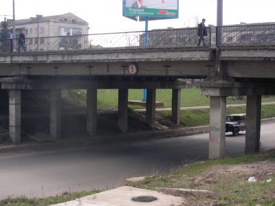 На міст до мікрорайону Пасічна чекає півторамісячна “ремонтна рятувальна операція”