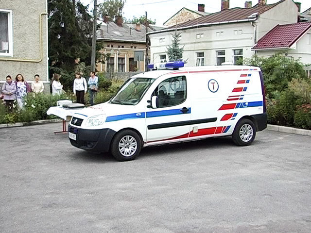Поляки подарували прикарпатському медичному закладу карету швидкої допомоги та фібробронхоскоп (ВІДЕО)