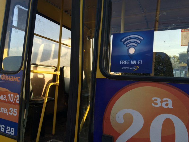 Франківськом їздить перша маршрутка з безкоштовним wi-fi, в жовтні wi-fi обіцяють і в тролейбусі (ФОТОФАКТ)