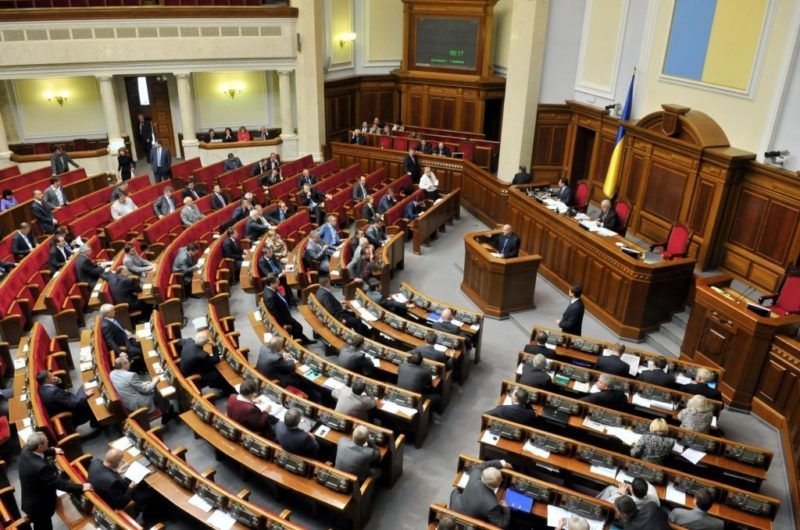 Парламент обмежує російську книгу на Україні: як голосували прикарпатські нардепи