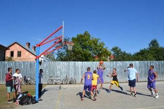 На Прикарпатті відкрили баскетбольний майданчик (ФОТО)