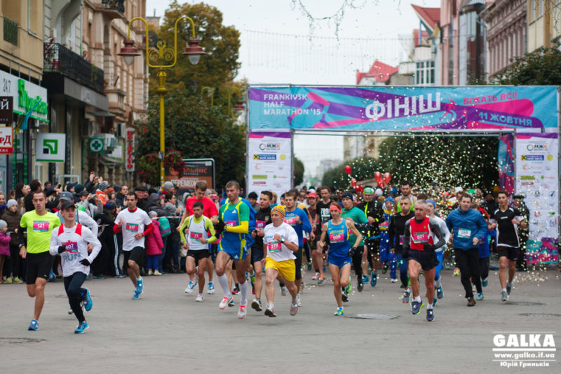 Яскраві світлини спортивного свята Frankivsk Half Marathon (ФОТОЗВІТ)