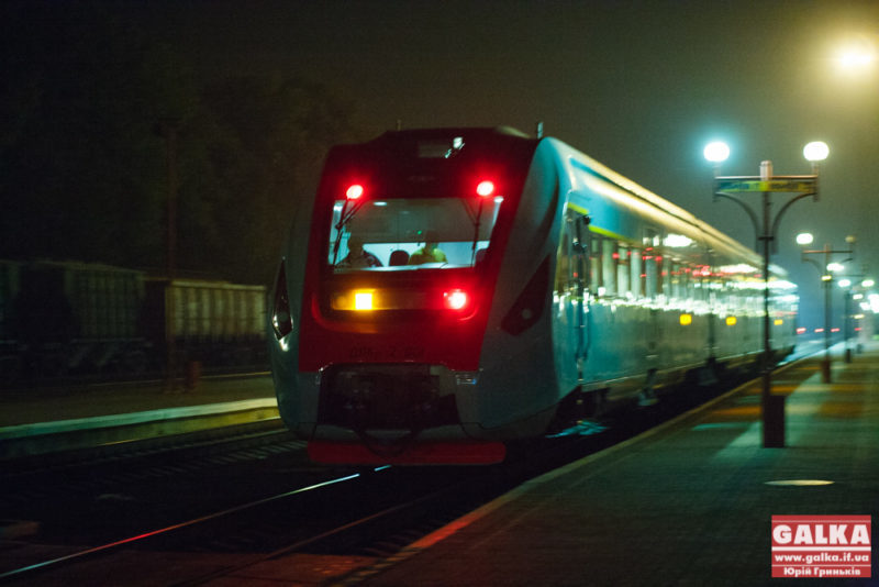 Одинадцять тисяч пасажирів за місяць покаталися на новому дизелі, що курсує через Франківськ