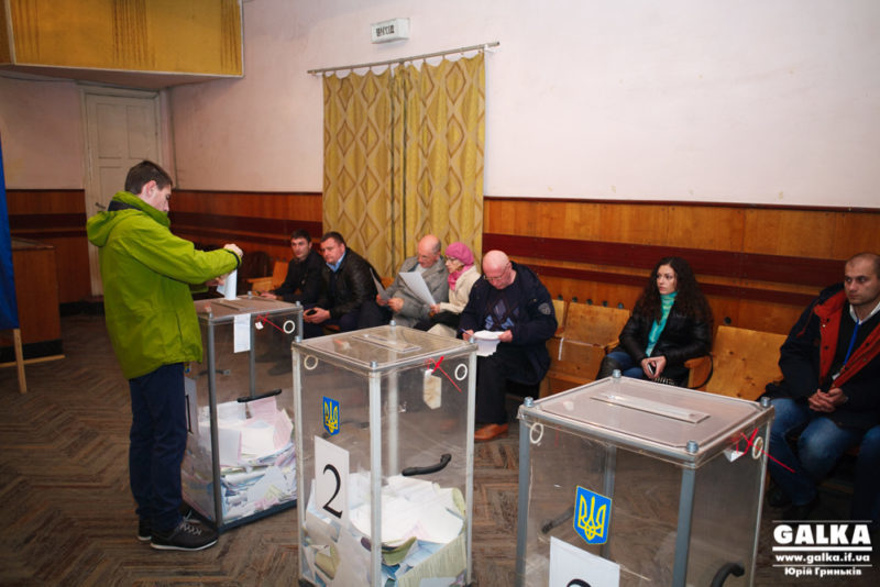 КВУ зафіксували дві спроби підкупу виборців на Прикарпатті