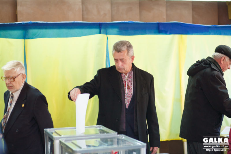 Як голосують кандидати в мери: Анушкевичус розповів, за кого проголосував (ФОТО + ВІДЕО)