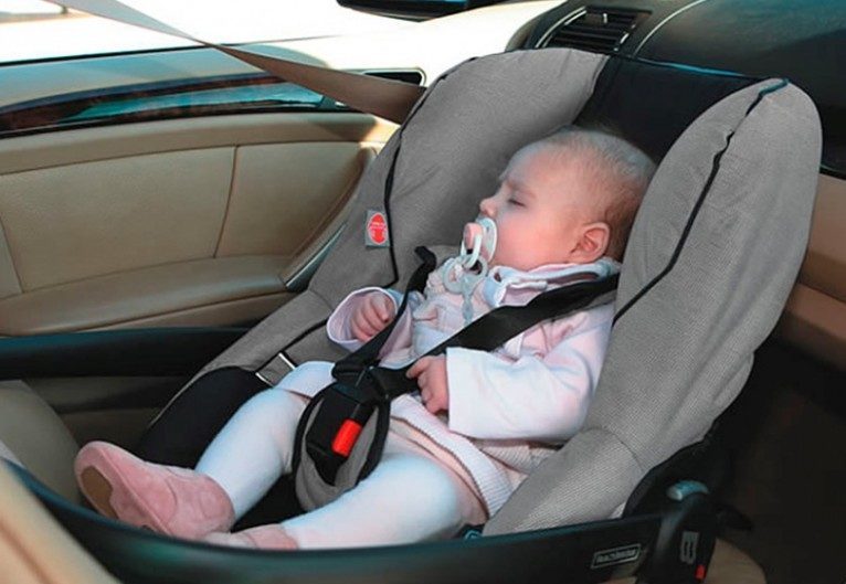 Прикарпатським водіям радять, як правильно вибрати автомобільне дитяче крісло